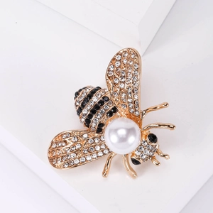 Elegant gold bee brooch with sparkling rhinestones and white pearl for women suits