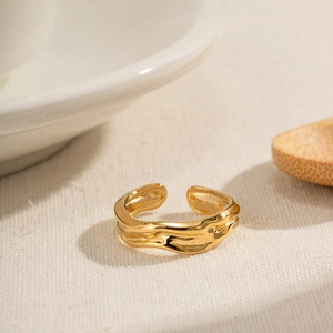 Minimalist 18K gold plated snake-shaped wavy ring with adjustable open design