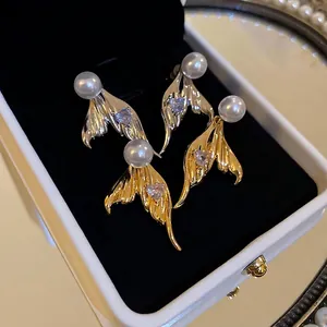 Elegant fishtail pearl earrings with heart-shaped zircon in gold and silver plating