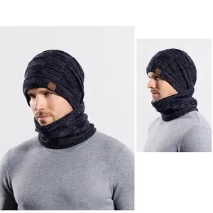 Dunkelblaues Strickmützen- und Schal-Set für Herren mit Lederpatch für den Winter