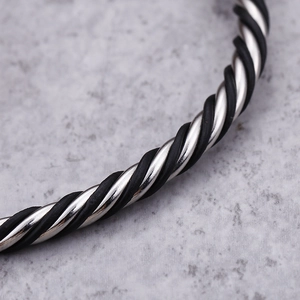 Vintage wolf head twisted steel rope bracelet for men in black and silver tone