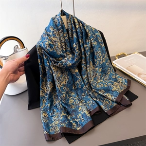 Long Écharpe En Satin Synthétique À Motif Paisley Élégant Châle À Fleurs Baroques Protection Solaire Légère Pour Femmes