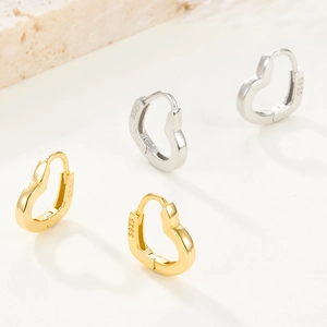 Minimalist S925 sterling silver heart hoop earrings in gold and silver set