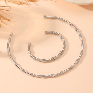 Polished silver bamboo style stainless steel necklace and bracelet jewelry set