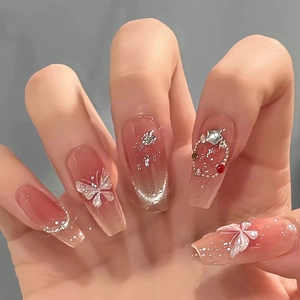 Französische Blush Cat-Eye Kunstnägel mit 3D-Schmetterlingen und Silberdiamanten