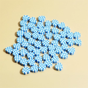 Perline a cuore in argilla polimerica a scacchi blu e bianchi 10mm per gioielli