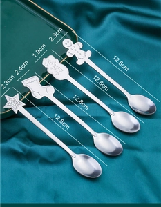 Detailed size specifications for a 4-piece stainless steel Christmas spoon set in a tray