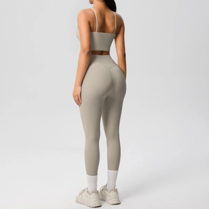 Detail view of V-shaped back seam on high-waist yoga leggings for butt-lifting effect