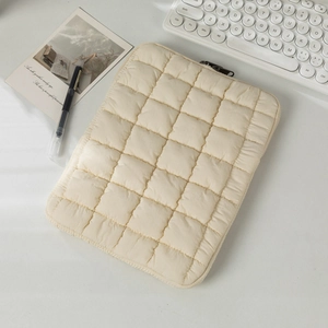 Custodia trapuntata color crema per laptop e tablet da 11/13/15 pollici con trama soffice
