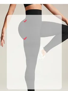 Détail du pantalon de yoga noir sans couture à taille haute et coupe élastique