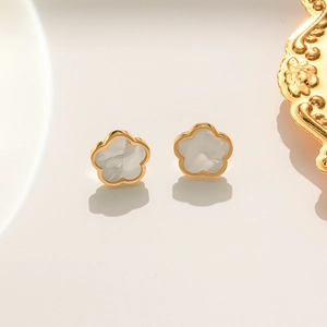 Minimalist five-petal flower stud earrings with white shell inlay and gold metal edges