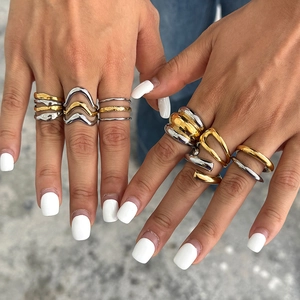 Mixed gold and silver wavy texture stackable rings in stainless steel for women