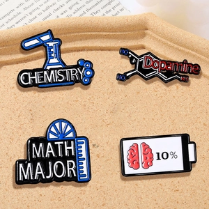 Wissenschaft Chemie Mathe Major Emaille Brosche Pins Dopamin Molekül Gehirn Batterie Legierung Abzeichen Für Rucksack Kleidung