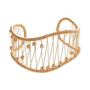 Bracelet manchette tissé doré à mailles géométriques avec perles spirales au style métallique