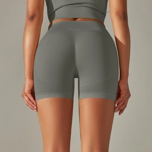 Vue arrière du short de yoga sans couture vert grisâtre à taille haute et effet push-up