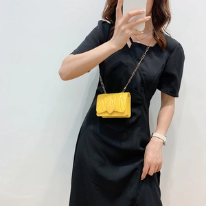 Yellow heart silicone crossbody mini bag with metal chain strap for young girls