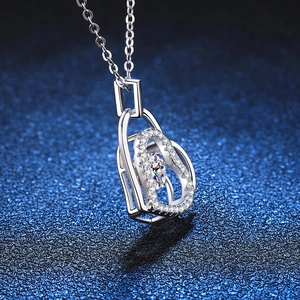 S925 sterling silver heart-shaped necklace with shimmering dancing moissanite center stone
