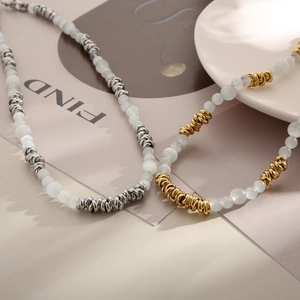 Ensemble de colliers bohèmes en perles d'opale, finitions or et argent, acier inoxydable