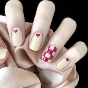 Red Heart Checkerboard Press On Nails Creamy White Glossy Plastic Artificial Nails For Women Sweet Simple Style