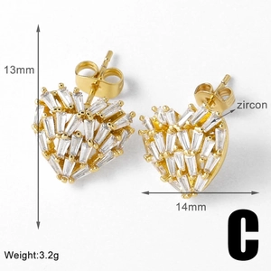 Detailed size chart showing heart stud earrings measuring 13mm by 14mm with 3.2g weight