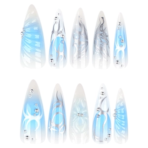 Faux ongles stiletto Y2K longs avec dégradé bleu et motifs de flammes argentées 3D