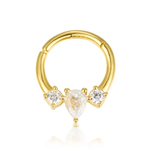 Détail de l'anneau de nez en argent S925 doré avec zircon blanc en forme de gouttelette