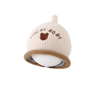 Bonnet en tricot pour bébé avec broderie ours et bord roulé chaud pour l'hiver froid