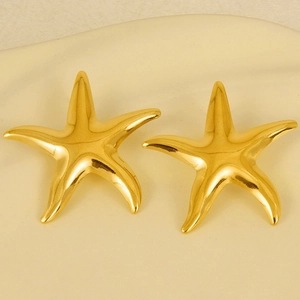 Detailed view of 18k gold plated starfish earrings in 304 stainless steel