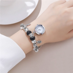 Orologio a bracciale con perle argentate, ciondolo a civetta e stelle da donna