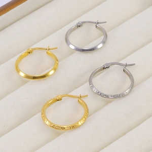 Orecchini a cerchio minimalisti in oro e argento con motivo a chiave greca in acciaio
