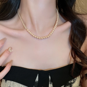 Detail of elegant gold-plated necklace featuring premium pearls and zircon-inlaid chain