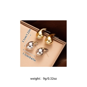 Detailed view of teardrop earrings with dimensions and weight in gold and silver finish