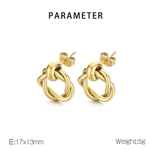 Macro shot of gold knot stud earrings with 17x13mm dimensions and 5g weight data
