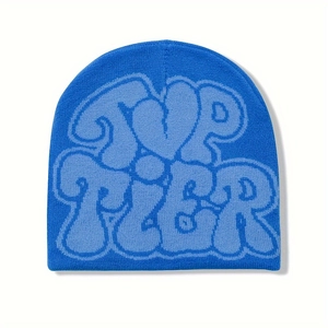 Berretto in maglia blu con scritte jacquard TOPTIER azzurre e motivo a cuore