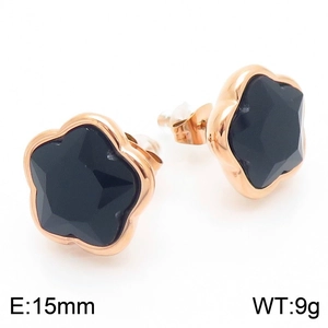Détail de boucles d'oreilles étoile or rose avec gemme noire et mesures de dimensions