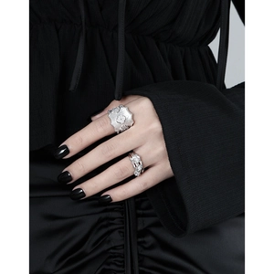 S925 sterling silver four-leaf clover ring set with brushed metal and frosted details