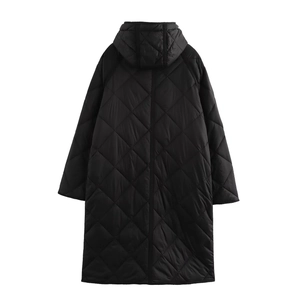 Manteau long matelassé noir à capuche pour femme avec motifs à losanges et coupe ample