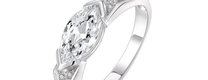 Makro-Seitenansicht des Moissanit-Rings aus 925er Silber mit Marquise-Schliff und Steinen