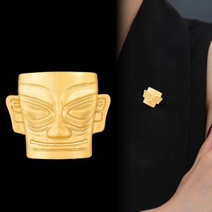 Golden Sanxingdui mask alloy brooch with close-up and model view on black background