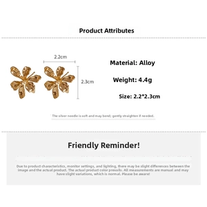 Detailed size chart for golden flower earrings showing 2.2x2.3cm dimensions and S925 silver pins
