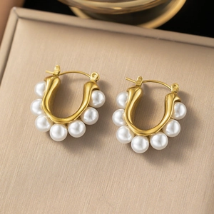French retro U-shaped gold hoop earrings with white pearls for women on champagne base