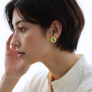 Boucles d'oreilles dorées en acier titane avec zircon vert rectangulaire pour femme