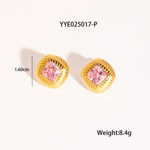 Goldene quadratische Ohrstecker mit rosa Edelstein und Seilrand-Detail, 1,60 cm