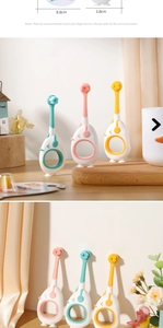 Detail showing height dimensions of 8.8cm for penguin-shaped toddler training toothbrushes