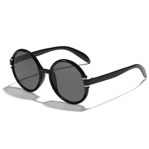 Übergroße Retro-Rundrahmen-Sonnenbrille in Schwarz mit dunkelgrauen Gläsern und Details