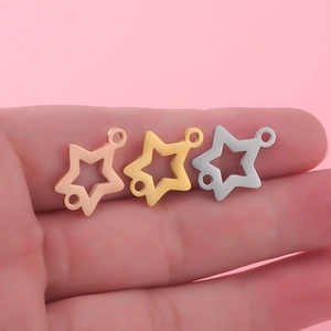 Pendentifs étoiles en acier inoxydable poli en finitions or rose, or et argenté