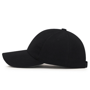 Casquette de baseball noire classique avec bande réfléchissante et design à six panneaux