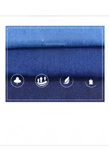 Dettaglio macro del tessuto denim blu traspirante con specifiche del materiale poliestere