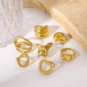 Anelli irregolari in acciaio inossidabile placcato oro 18K con design geometrico minimalista