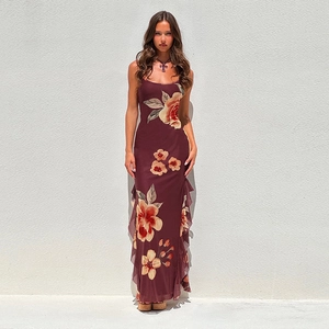 Sexy bordeauxrode maxi-jurk met bloemenprint, mesh stof en hoge zijsplit